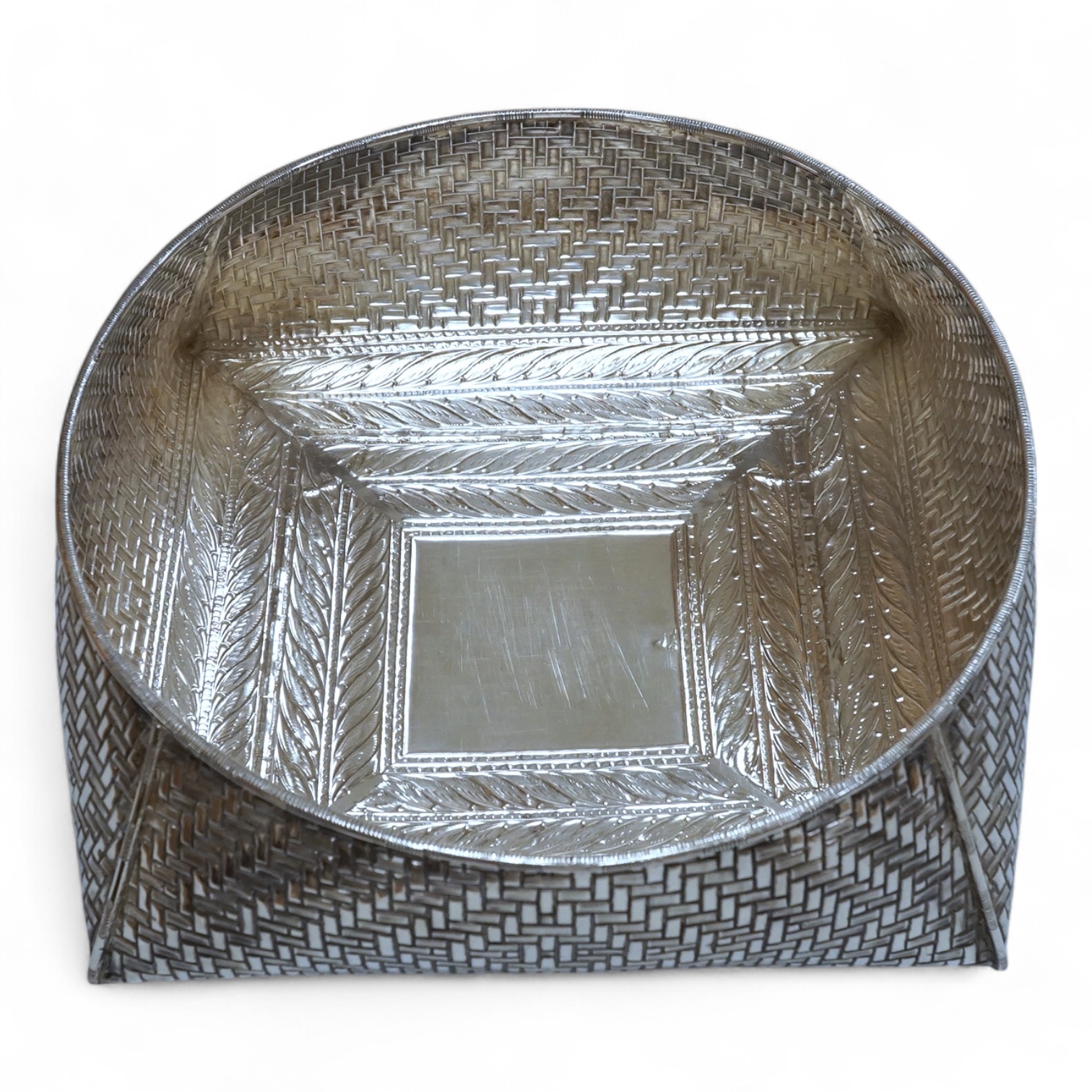 An Indian or Middle Eastern white metal fruit bowl, with 'basket weave' decoration, indistinct marks, diameter 21.8cm, 10.2oz.